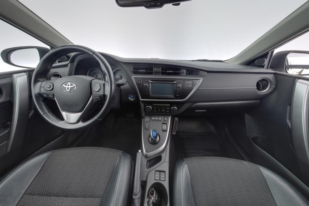 TOYOTA Auris 2015