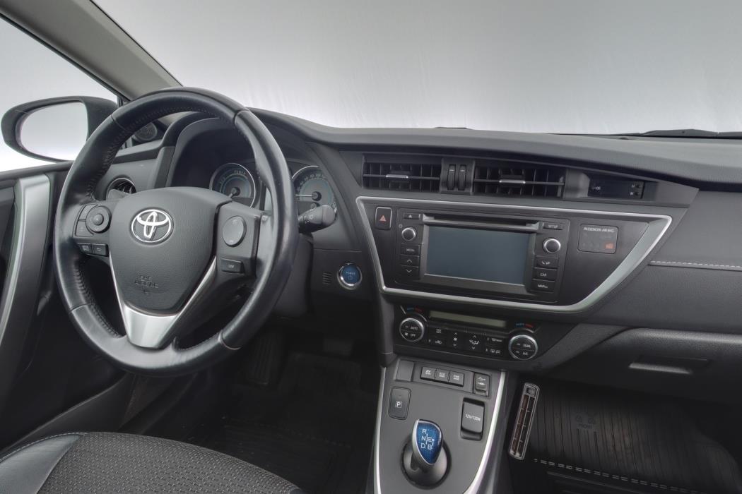 TOYOTA Auris 2015