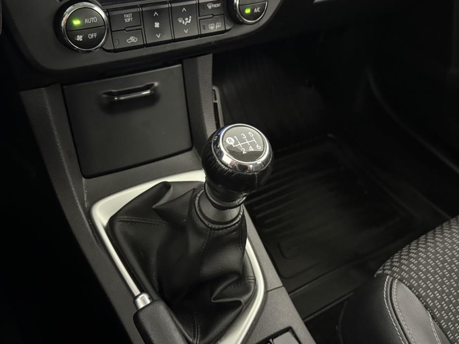 TOYOTA Corolla 2015
