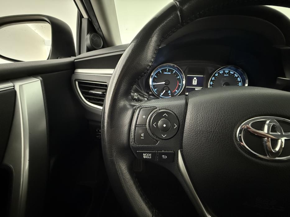 TOYOTA Corolla 2015