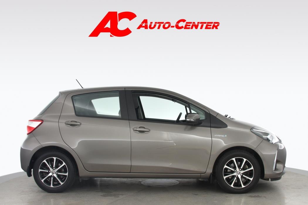 TOYOTA Yaris 2018