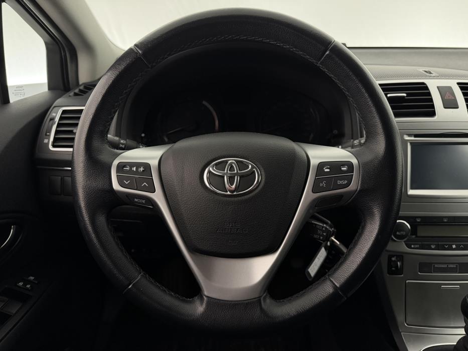 TOYOTA Avensis 2015