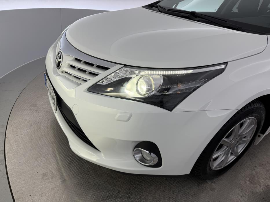 TOYOTA Avensis 2015