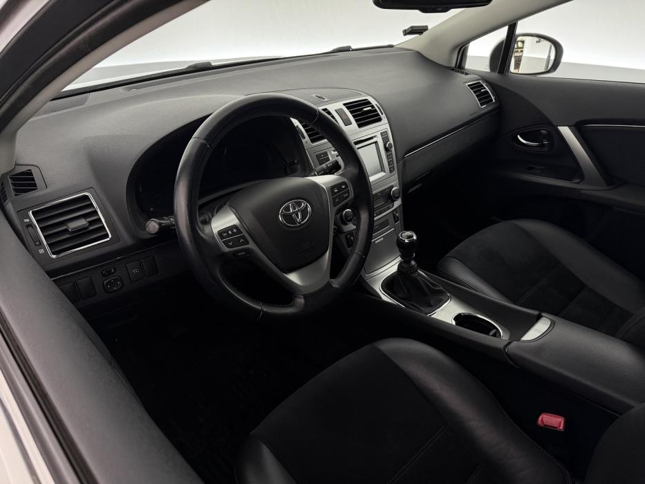 TOYOTA Avensis 2015
