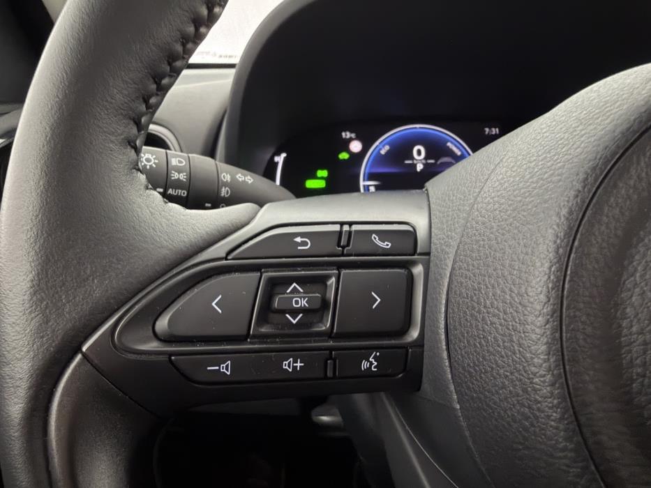 TOYOTA Yaris 2025