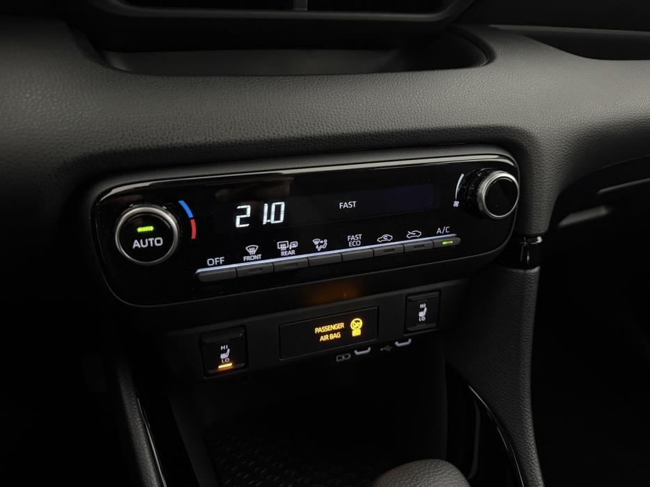 TOYOTA Yaris 2025