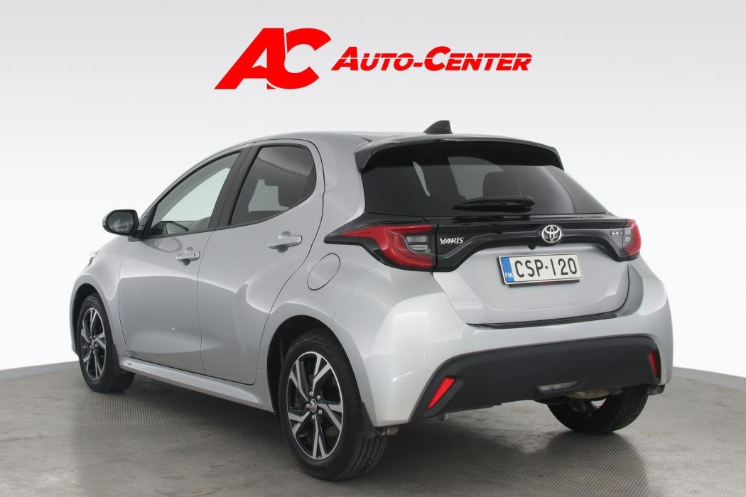 TOYOTA Yaris 2025