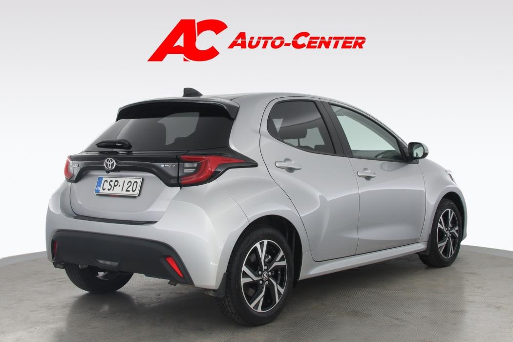 TOYOTA Yaris 2025