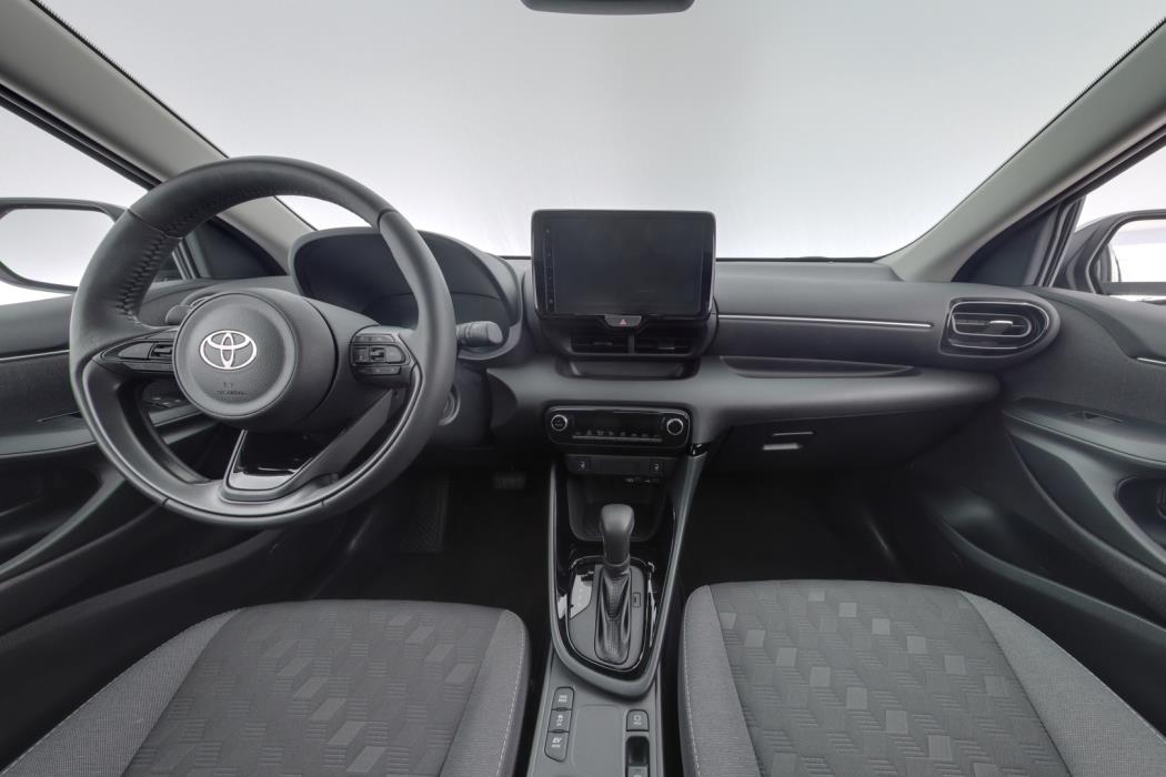 TOYOTA Yaris 2025