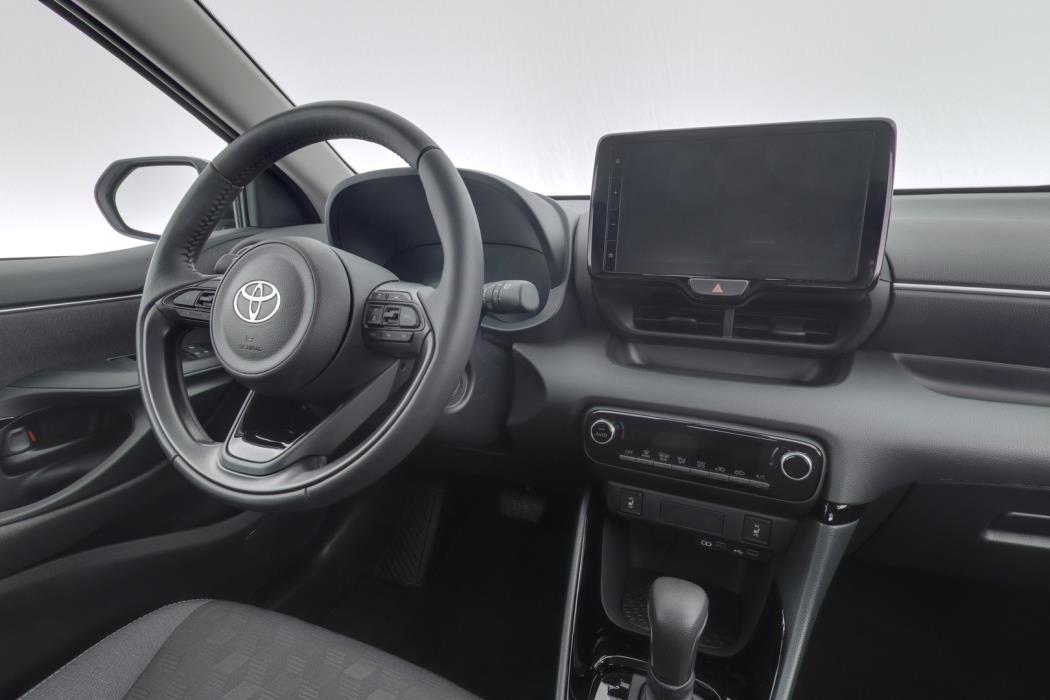 TOYOTA Yaris 2025