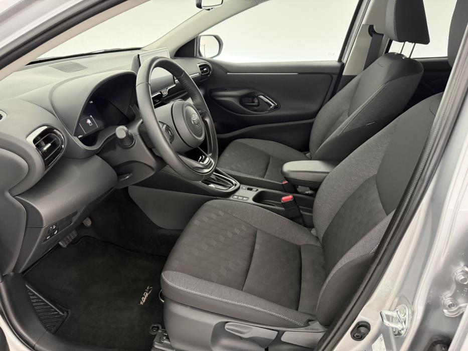 TOYOTA Yaris 2025