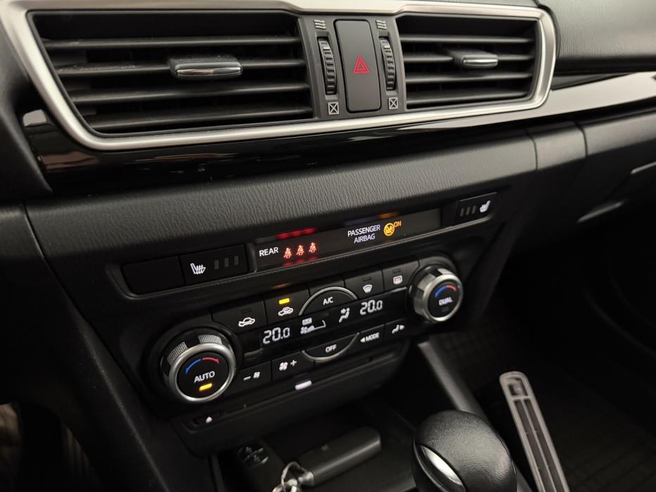 MAZDA Mazda3 2015