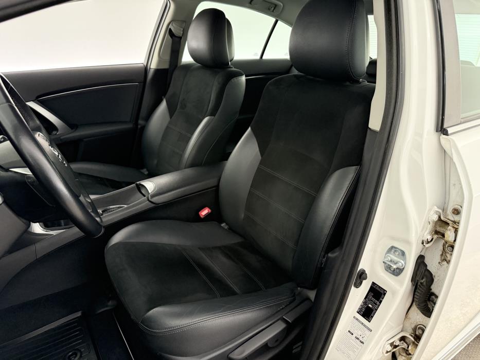 TOYOTA Avensis 2014