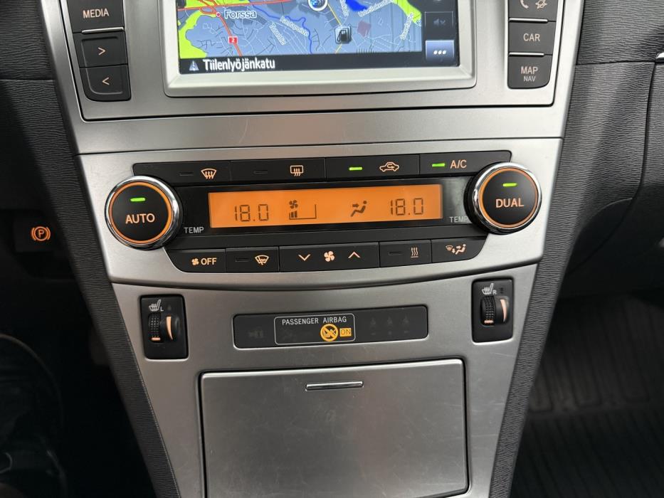 TOYOTA Avensis 2014