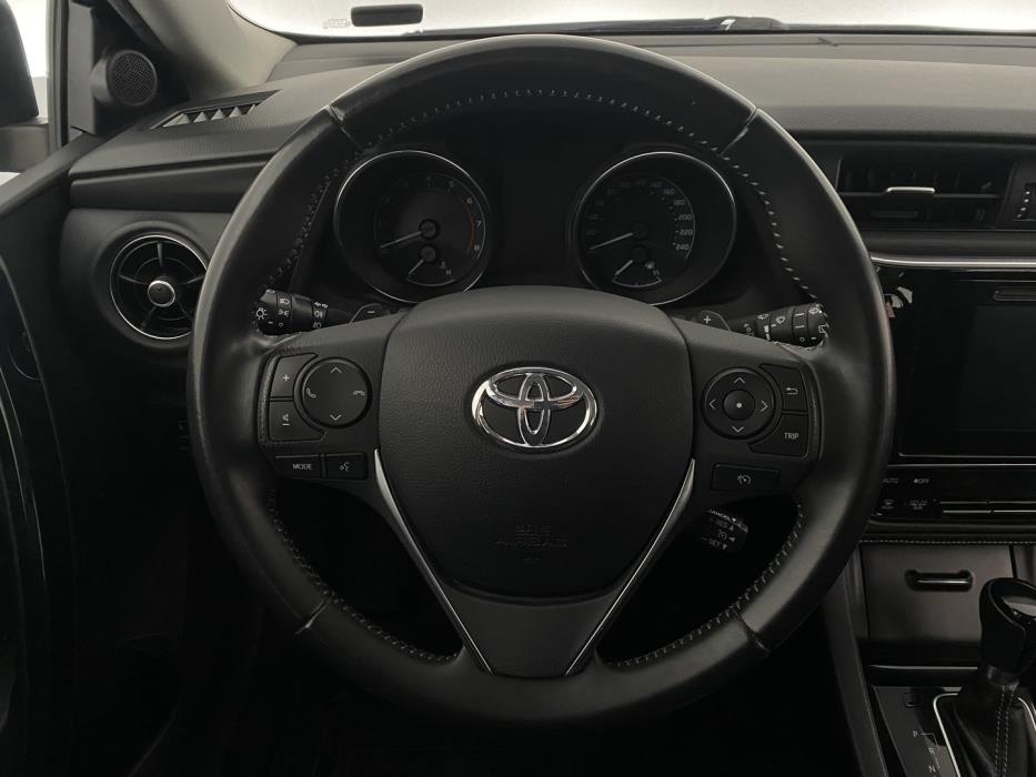 TOYOTA Auris 2016