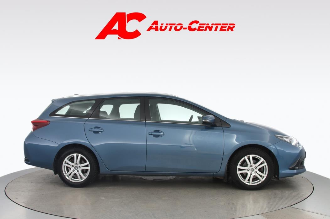 TOYOTA Auris 2016
