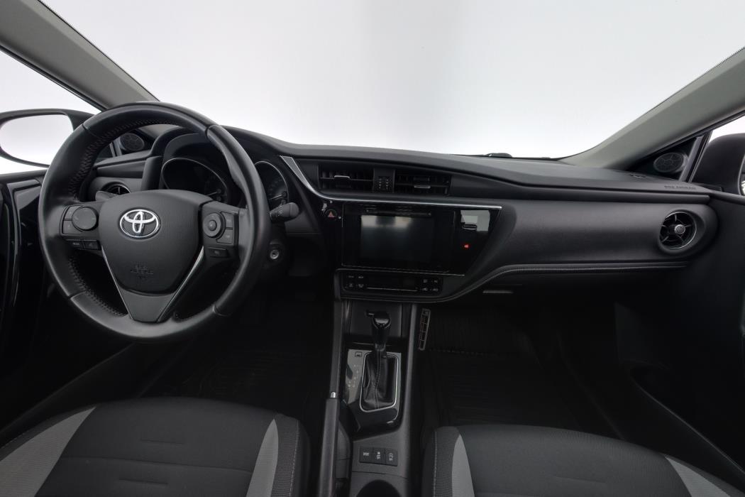 TOYOTA Auris 2016
