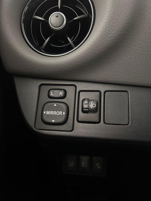 TOYOTA Yaris 2017