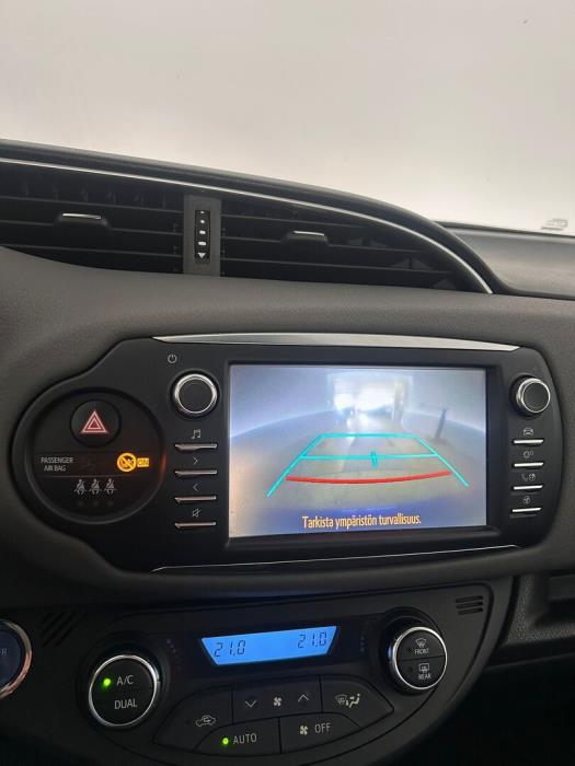 TOYOTA Yaris 2017