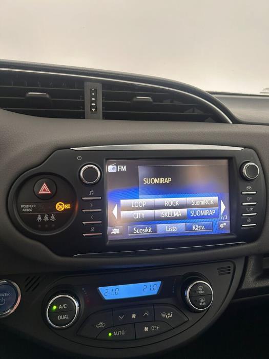 TOYOTA Yaris 2017