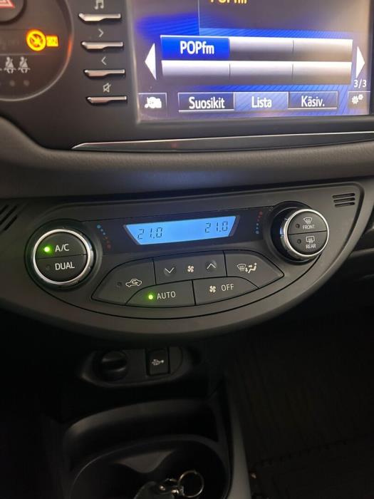 TOYOTA Yaris 2017