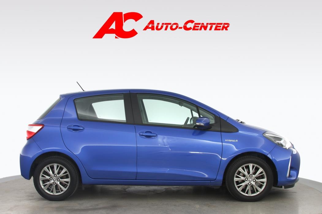 TOYOTA Yaris 2017