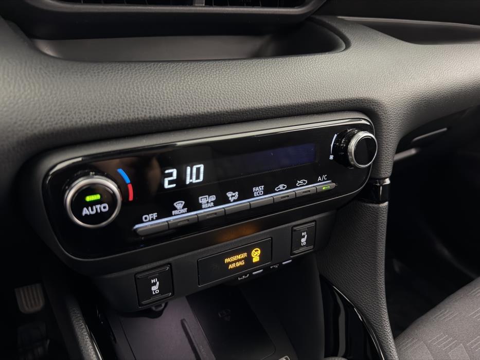 TOYOTA Yaris 2024
