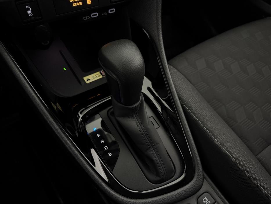 TOYOTA Yaris 2024