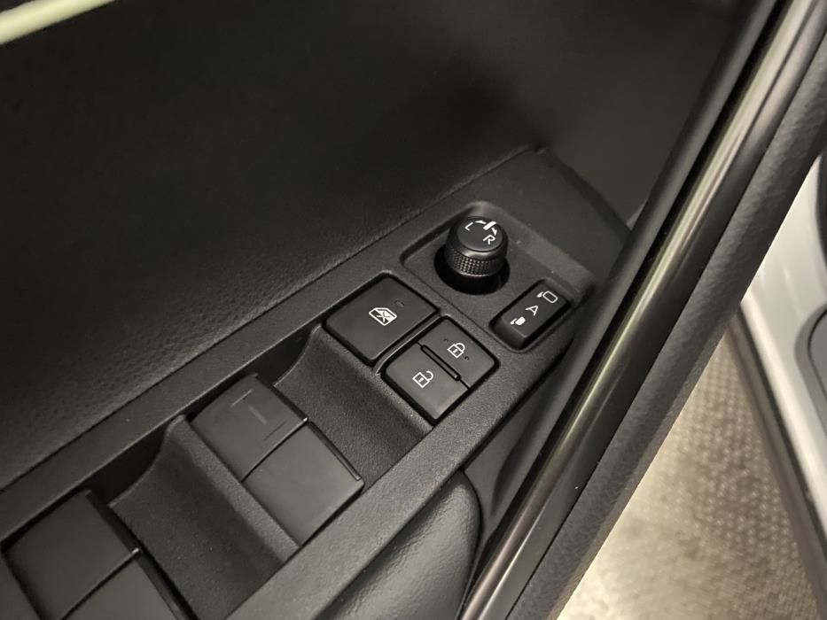 TOYOTA Corolla Cross 2025