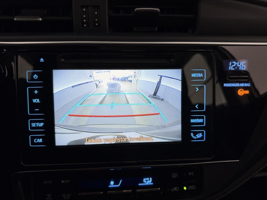 TOYOTA Auris 2015