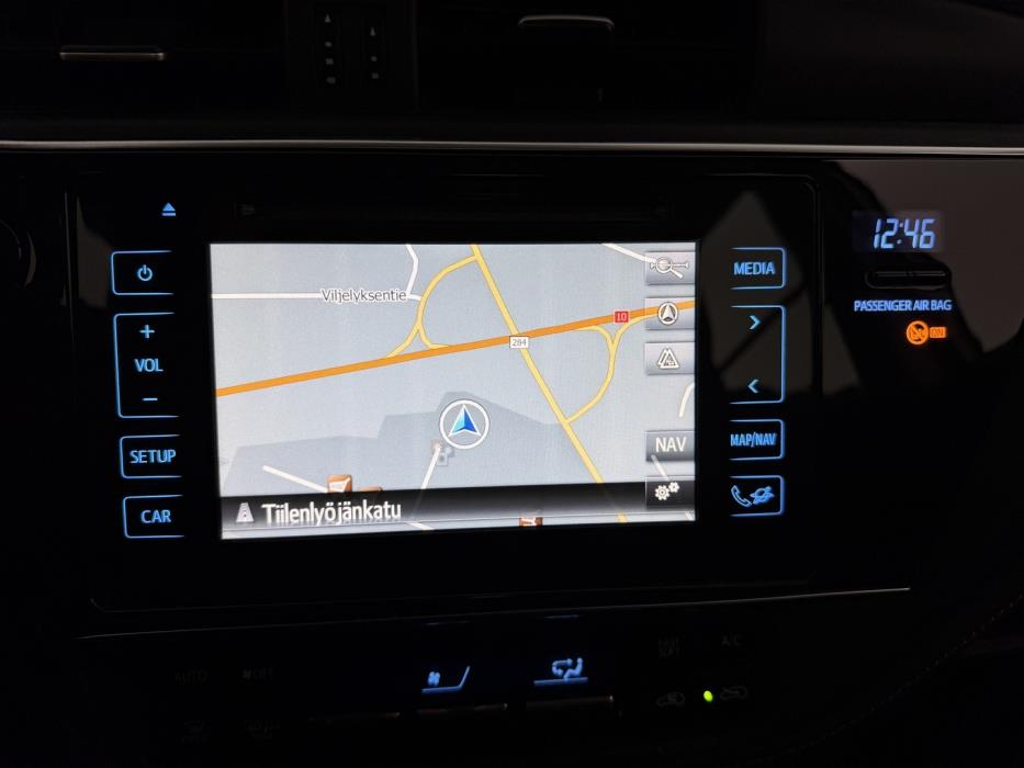 TOYOTA Auris 2015