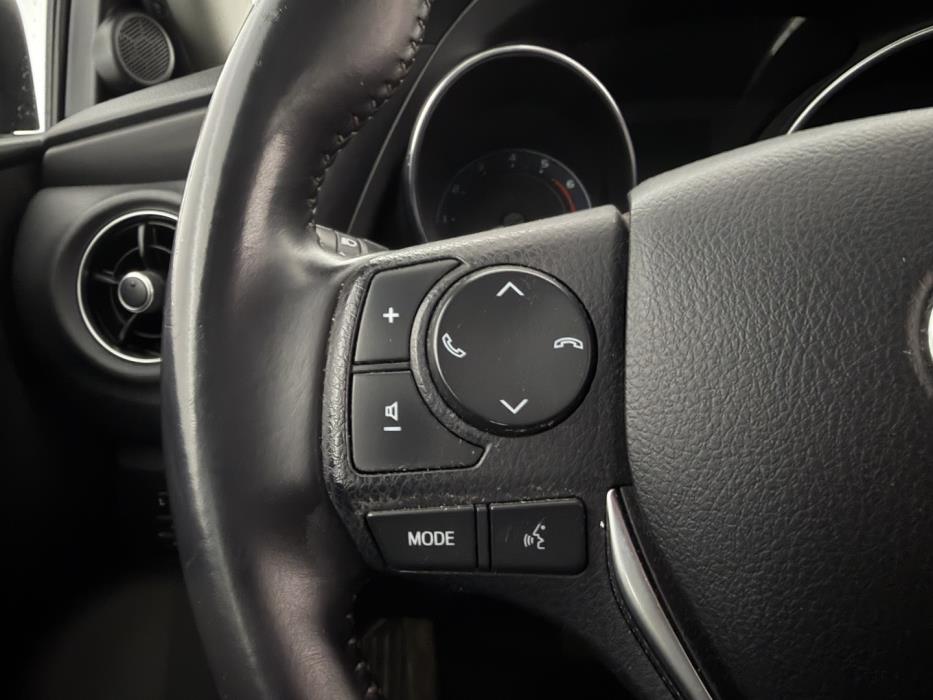 TOYOTA Auris 2015