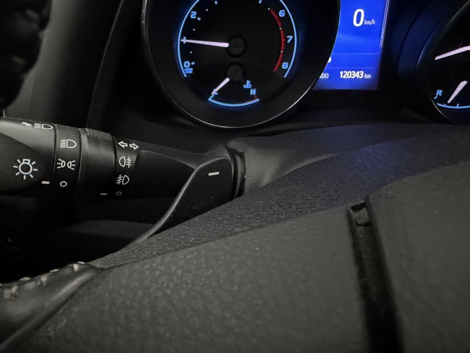 TOYOTA Auris 2015