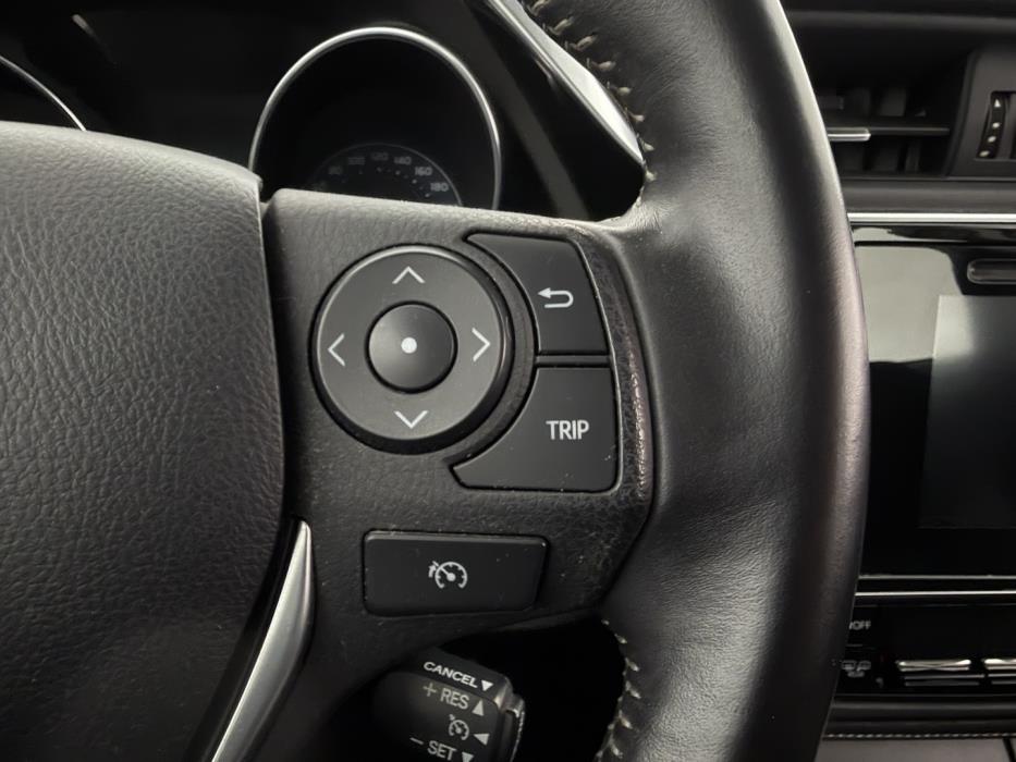 TOYOTA Auris 2015