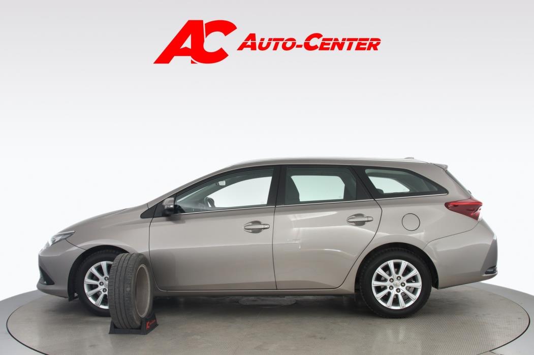 TOYOTA Auris 2015