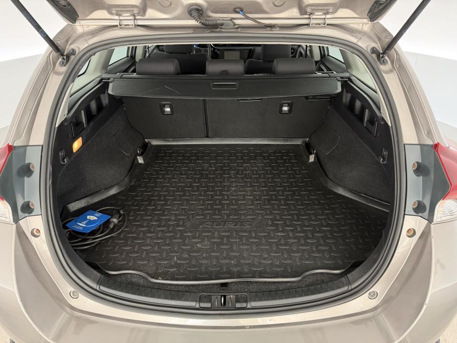 TOYOTA Auris 2015
