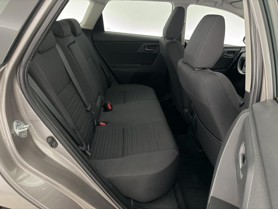 TOYOTA Auris 2015