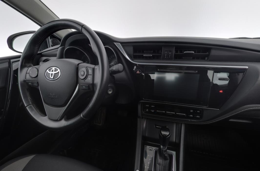 TOYOTA Auris 2015