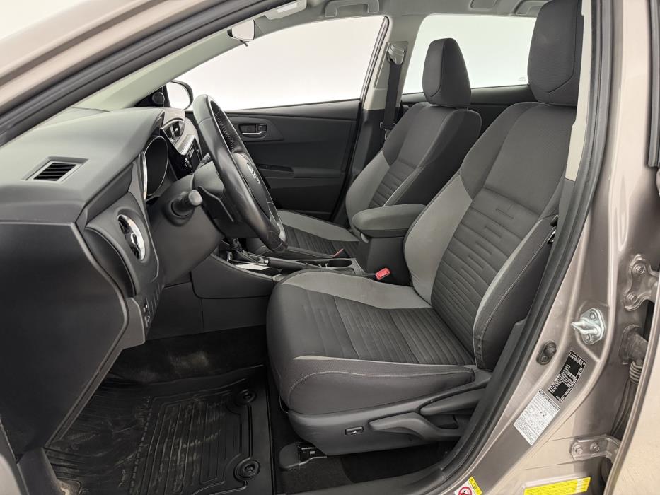 TOYOTA Auris 2015