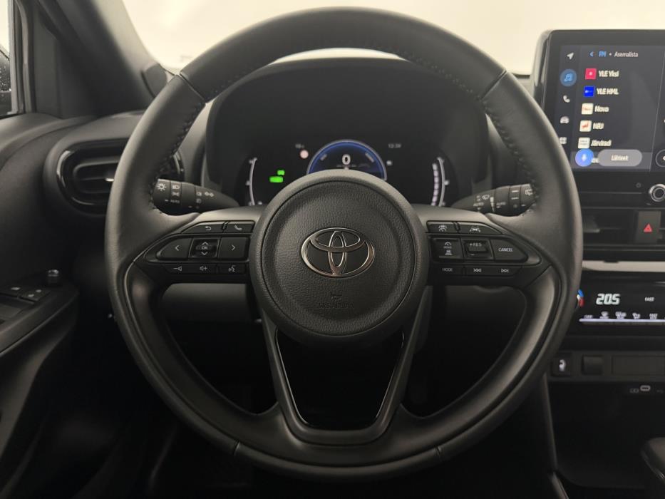 TOYOTA Yaris Cross 2025