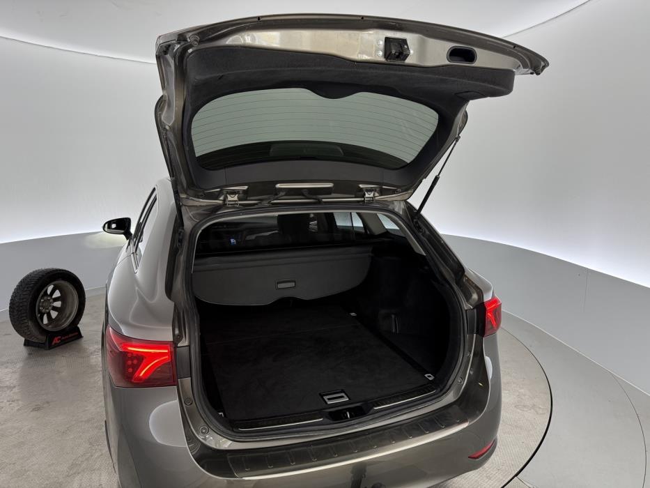 TOYOTA Avensis 2016