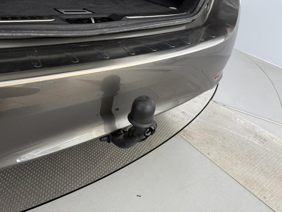 TOYOTA Avensis 2016