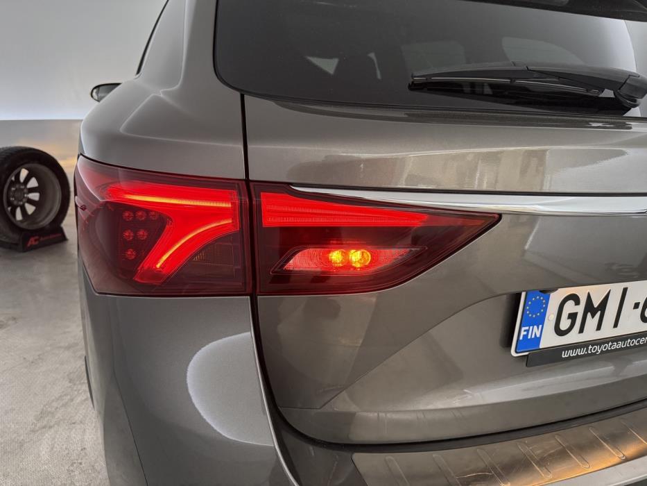 TOYOTA Avensis 2016