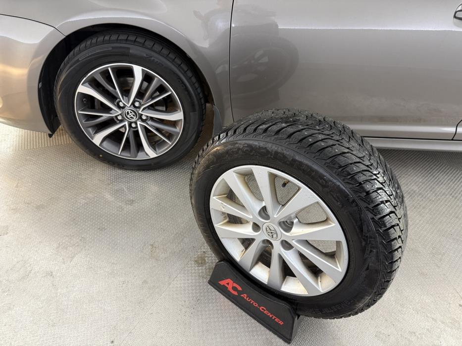 TOYOTA Avensis 2016