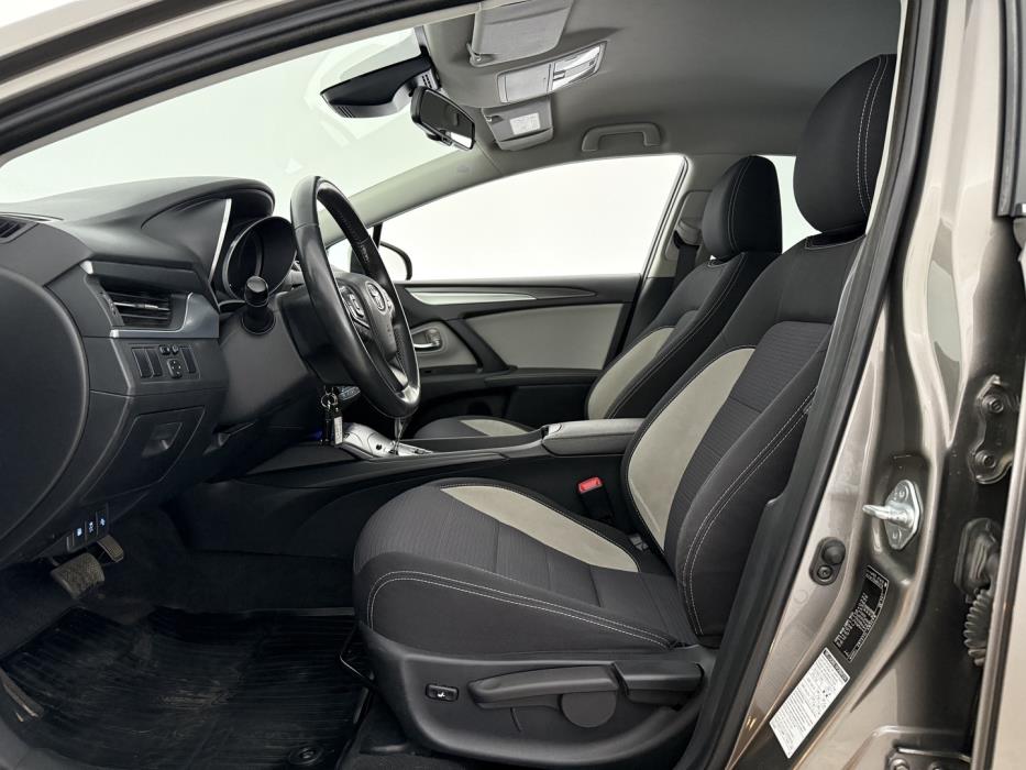 TOYOTA Avensis 2016