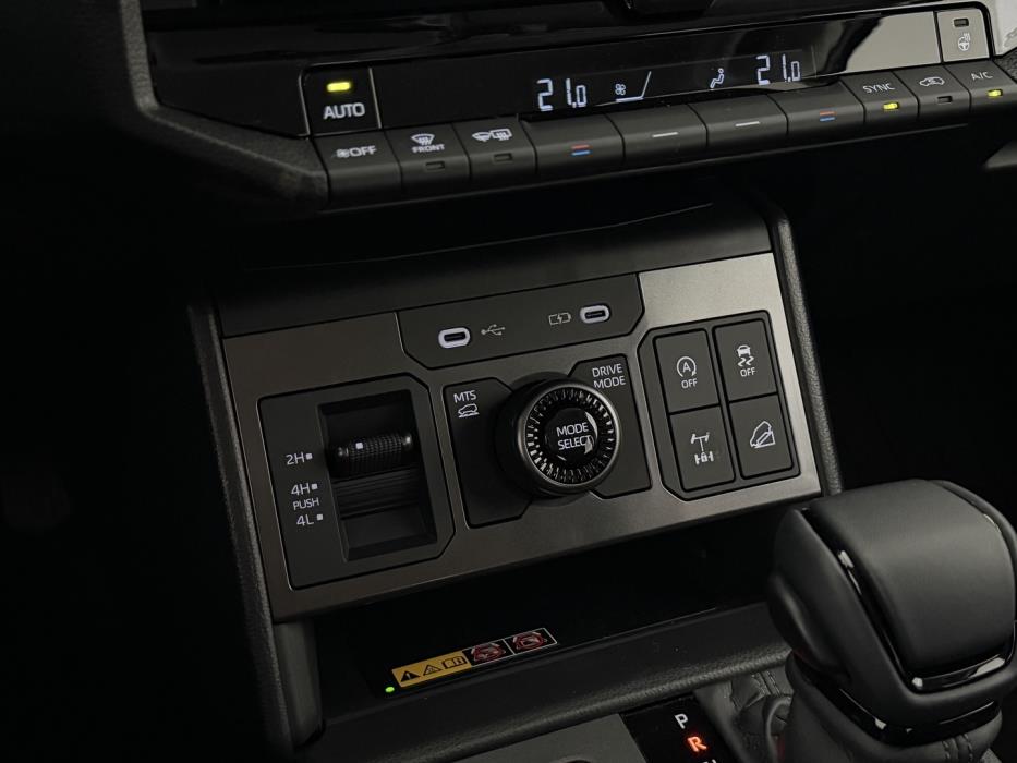 TOYOTA Hilux 2026