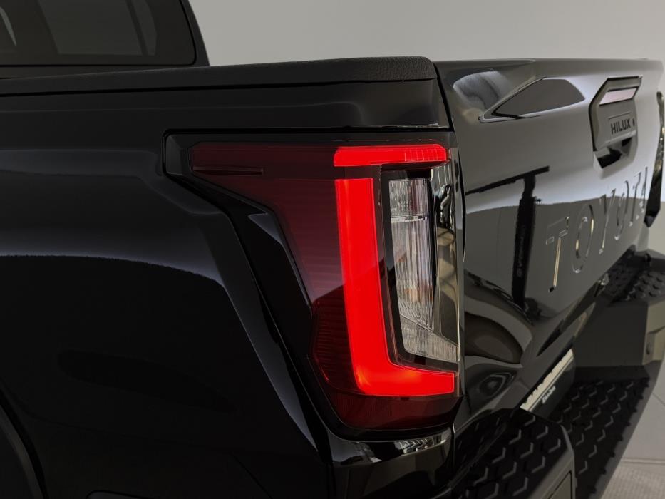 TOYOTA Hilux 2026
