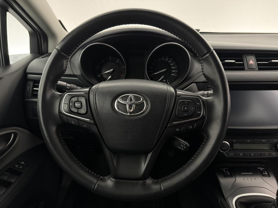 TOYOTA Avensis 2016