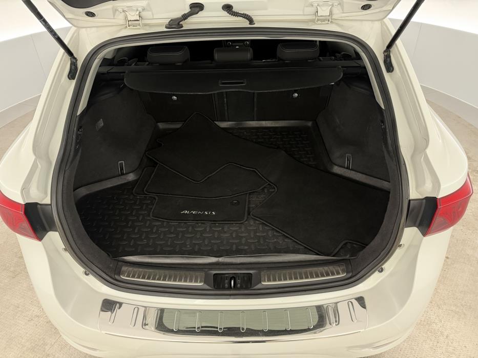 TOYOTA Avensis 2016