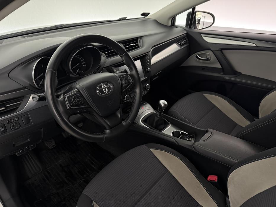 TOYOTA Avensis 2016